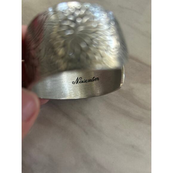 Salisbury Pewter Birth Month November Chrysanthemum Bangle Bracelet - Picture 5 of 10